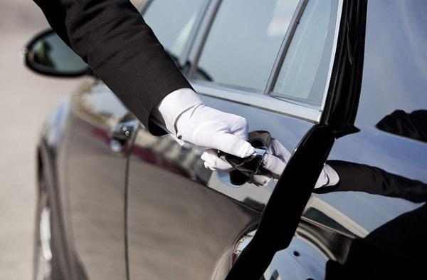 坐副驾驶表示尊重 这些乘车礼仪你知道多少?-新浪汽车