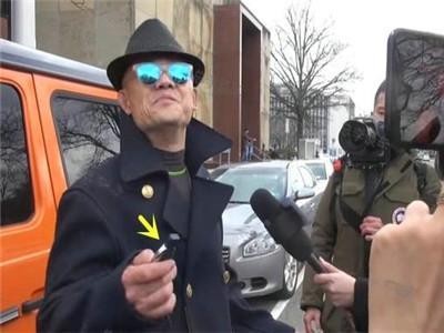 你知道名嘴周立波在美国出行的豪华座驾是什么吗？