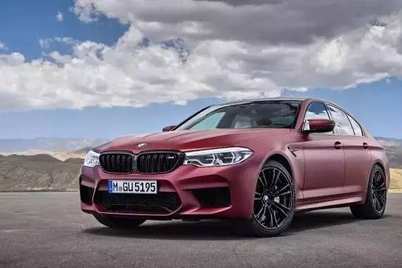 全新一代宝马M5来了 猛兽再添四驱新玩法