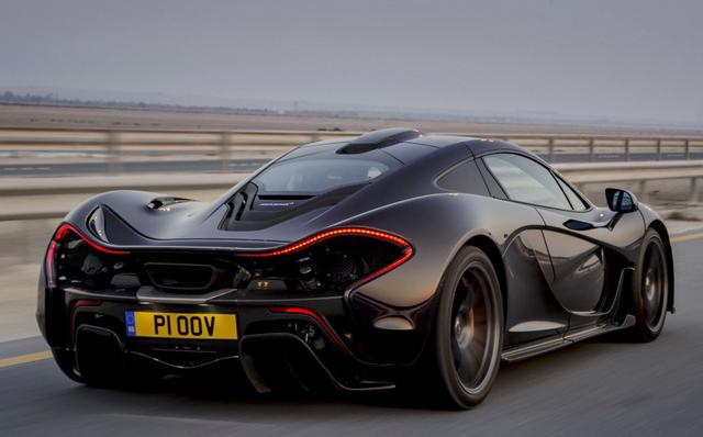 酒店停了台临牌车,旁边豪车做件事,车主100万没了