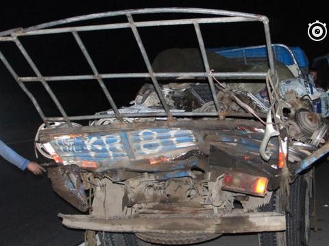 血和泪的教训：千万别跟在大车后面！