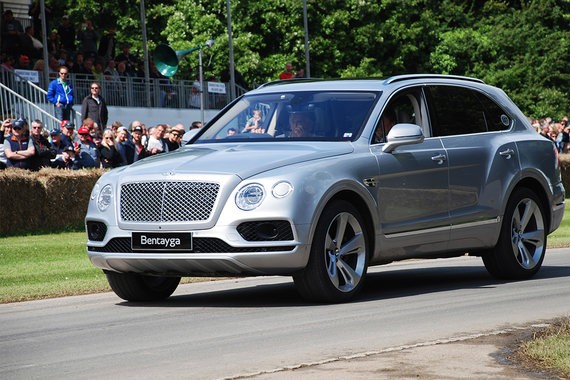 劳斯莱斯也要造 SUV，豪华品牌们几乎全都在这么做