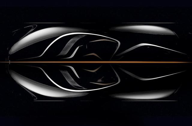 酒店停了台临牌车,旁边豪车做件事,车主100万没了