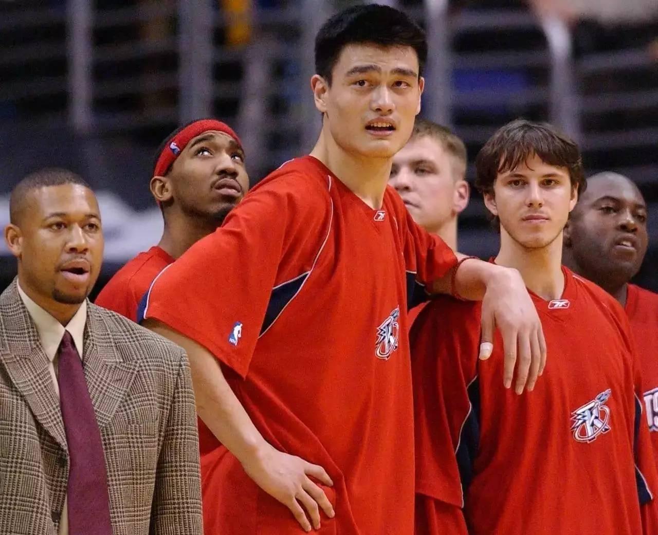 他们和姚明同时进入nba,02届新秀仅3人未退役!