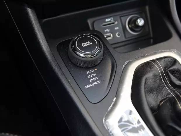 纯电动不靠谱?那是因为你没开过云度π1!