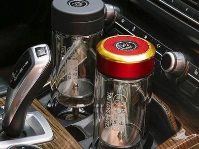 关于车上喝茶的故事，这辆高能车内竟然还配了茶具