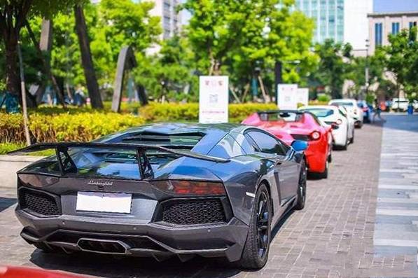 百万战神GTR是最便宜的,50元劳斯莱斯敢开?