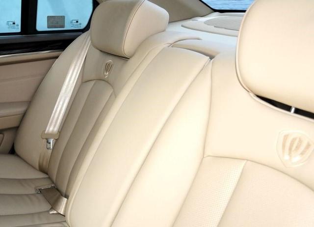 车头像奔驰S级,车尾像宝马,听到车名却没人敢买了