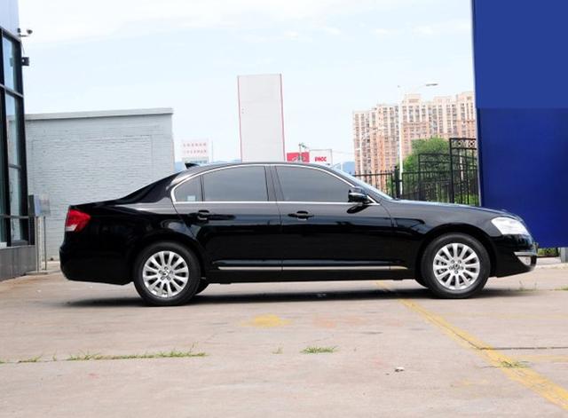 车头像奔驰S级,车尾像宝马,听到车名却没人敢买了