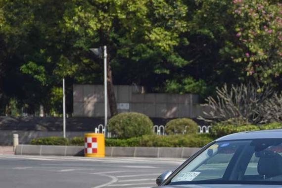 优惠4、5万的豪车，一个月要花一台手机的钱你买吗？