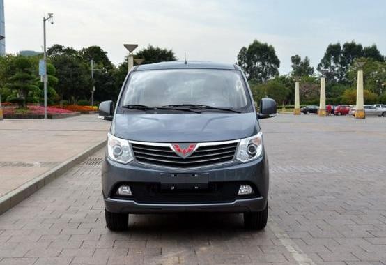 空间力压GL8，神车五菱“大面包”售价6.6万！