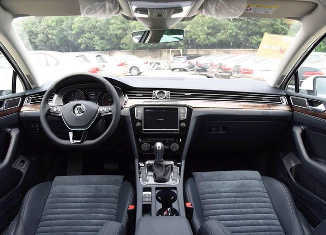 喜欢轿车必须得看这三款!配置颜值性价比,全部最高