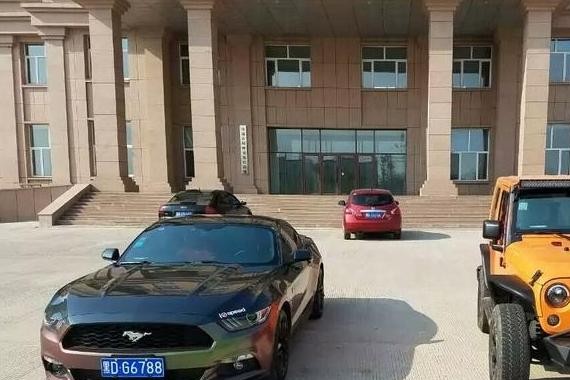 简直拉仇恨，看小伙如何8年换了11辆车