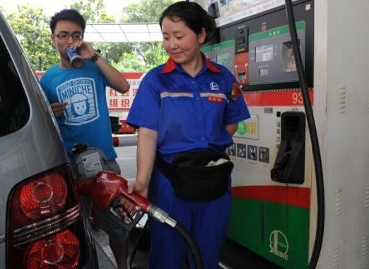 你的油箱盖在哪边？老司机都不知道为什么这么设计