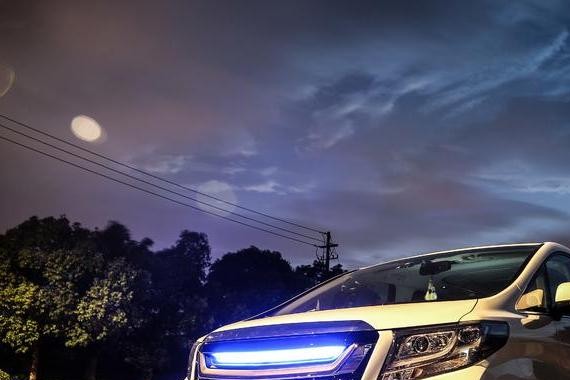 100多万买一辆丰田面包车来改装，是有毛病吗？