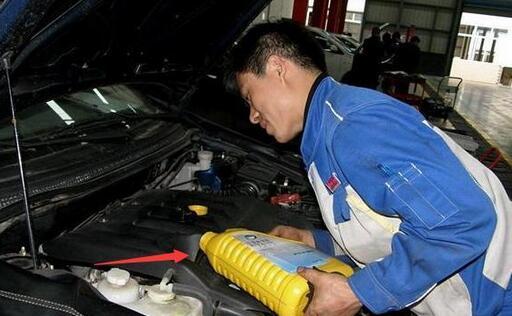 这个问题彻底解决:汽车到底多久换一次机油最