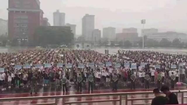 东莞:广东酒店管理职业技术学院--新生军训遇大