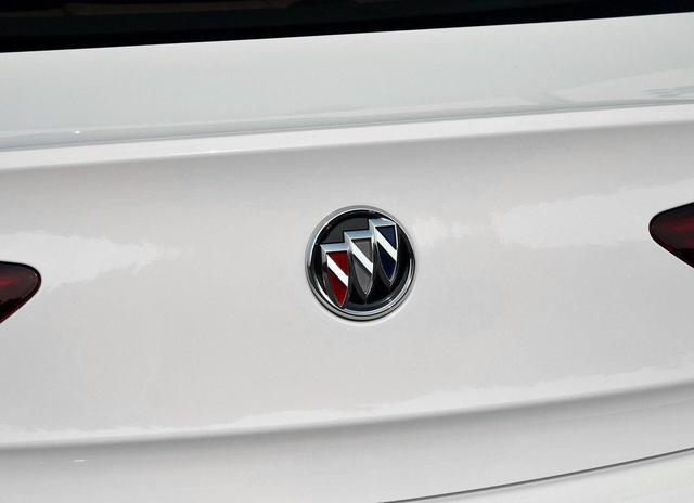 喜欢轿车必须得看这三款!配置颜值性价比,全部最高