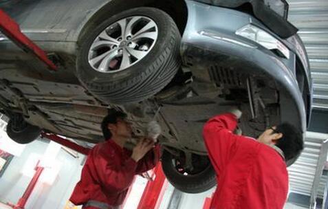 这个问题彻底解决:汽车到底多久换一次机油最