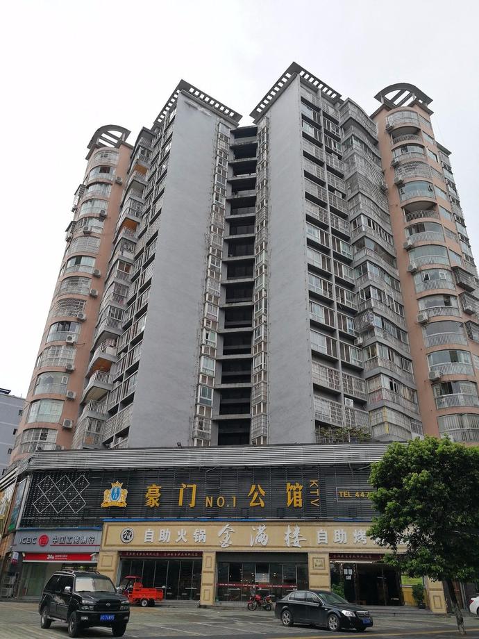 潼南豪门夜总会开进居民区小姐可出台能玩“双飞”