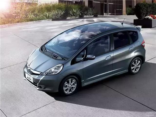 汽车文化不是说有就有的,年轻人们需要从爱车做起