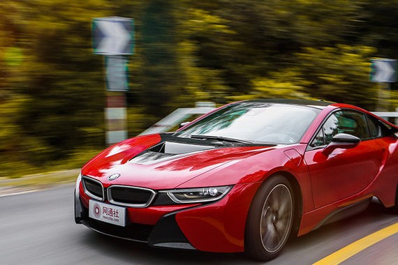 时间轮回已不识当初 试驾BMW i8质子红