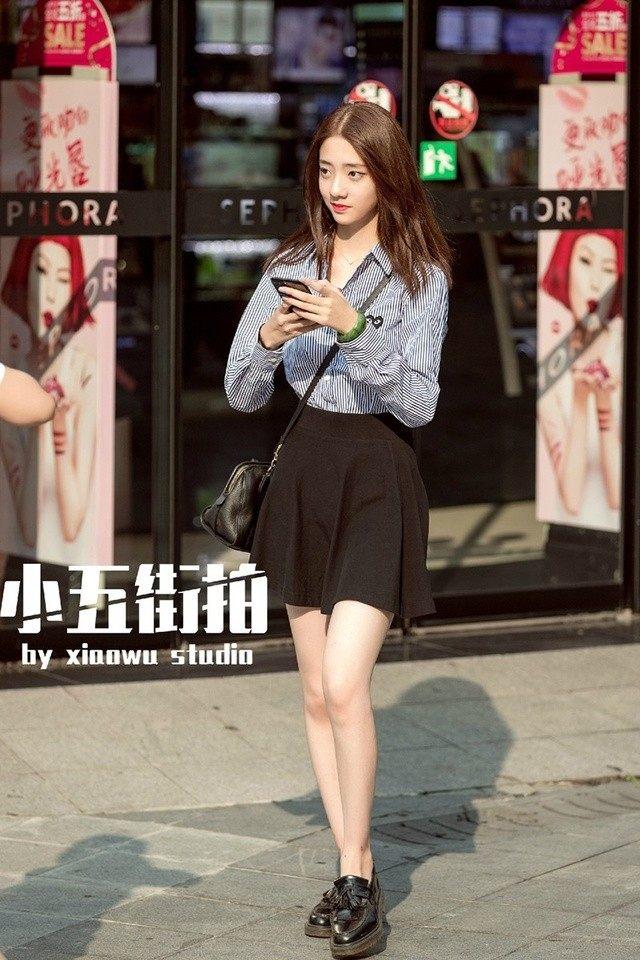 街拍:炎热夏季日本街头穿着清凉性感的地址,妇性感熟成都美女迅雷图片下载图片