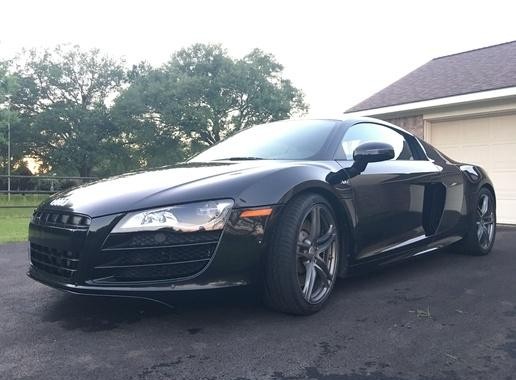 奥迪R8改装历程，邻居的房子当背景。