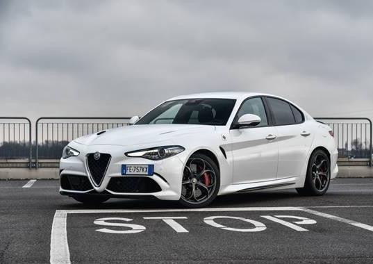 驾驶阿尔法·罗密欧Giulia四叶草是一种什么感觉？