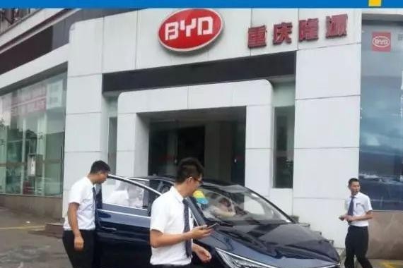 “龙脸” 12.8寸大屏 7座 宋MAX全国大规模到店