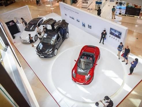 特斯拉高性能纯电动跑车Roadster亮相北京