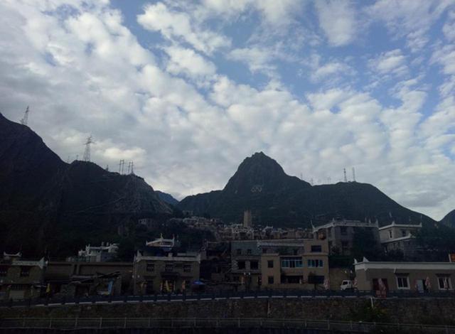 丝绸之路自驾三人行首站—追思汶川品锅庄民俗