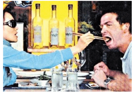 连章子怡都红不过她，做了14年的百亿阔太，今成这般