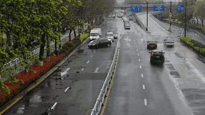 左转直行都是红灯,掉头了但没妨碍交通,为啥还被罚