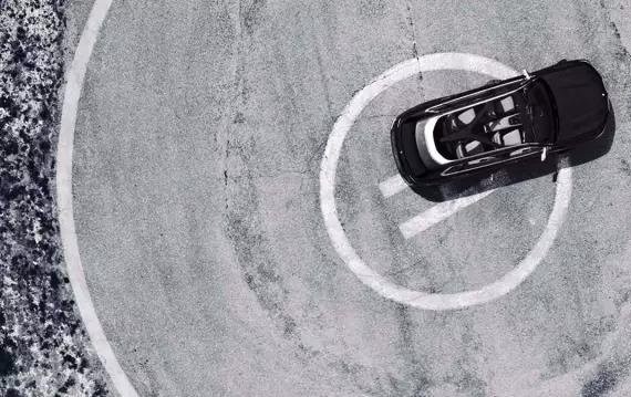 市面上已经很多叫X7的车了，宝马X7概念车才来……