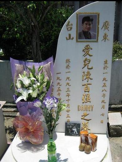 直击14位明星的墓地，外观很豪华，看起来却十分凄凉