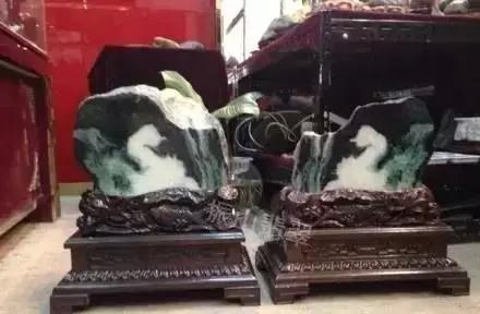 100斤的翡翠原石一刀竟切出“国宝”，身价暴涨百倍