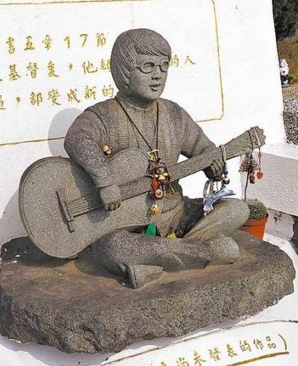 直击14位明星的墓地，外观很豪华，看起来却十分凄凉