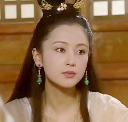 49岁演员陈红近照曝光,面部浮肿显憔悴