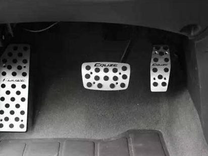 脚踩式手刹这“伪高级”配置，为什么多用于B级车？