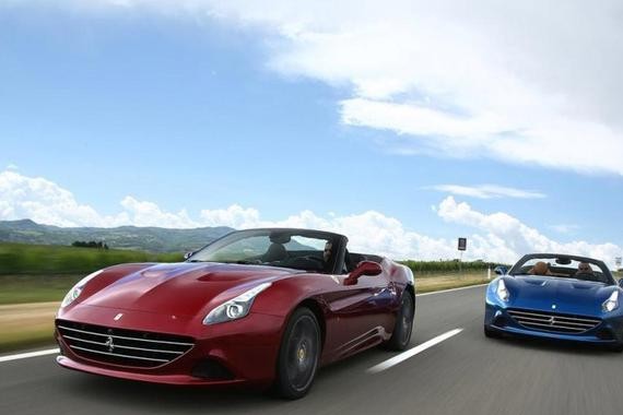 谁告诉你这法拉利是入门车？这可是V8 GT！