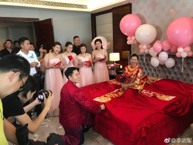 李晓霞婚礼现明星大腕,许昕王皓出席丁宁刘诗雯亮相
