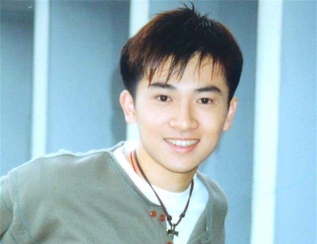 男星年轻时帅照颜值,古天乐第三,没想到他竞排