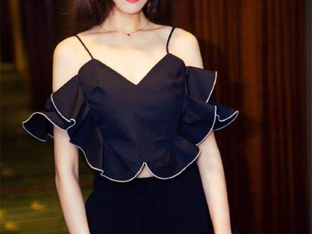 唐嫣瘦，却把抹胸裙穿成这样，难怪罗晋会喜欢她