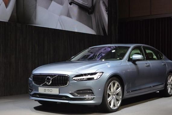 车长5米，安全五颗星！后排就是办公室，都不想下车