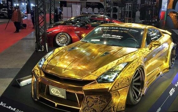 这车卖200万被嫌太贵，花几天几夜干了件事，结果价格暴涨5倍！