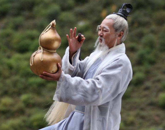道观每年九月初三有道士飞升县令派武士守夜拆穿谜团