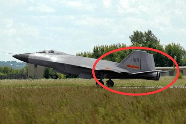 美称中国垂直起降战机成功试飞, 比F35战机先