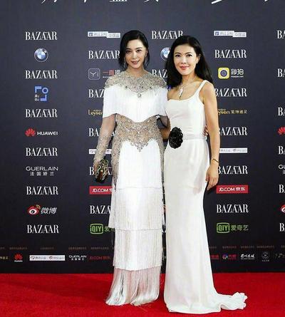 惊艳还是惊吓?2017芭莎慈善夜杨幂未修图流出