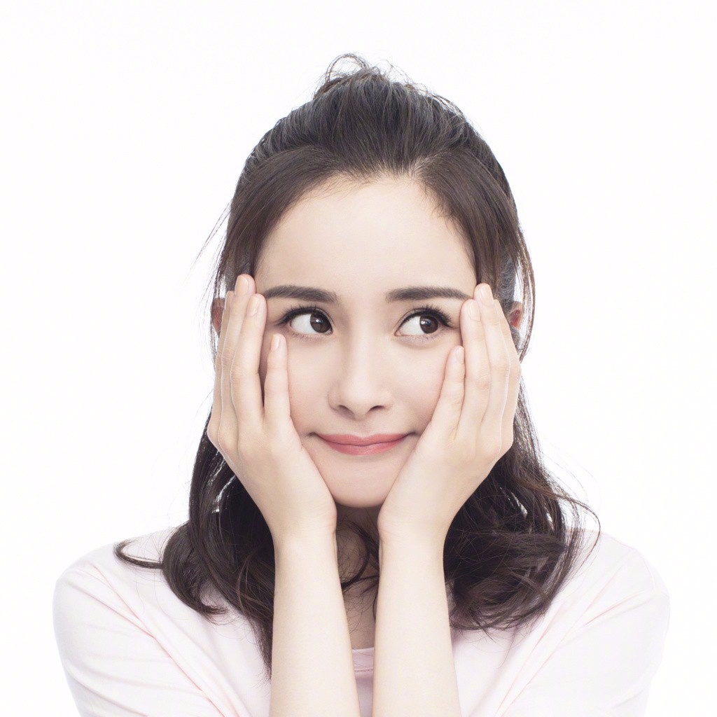 杨幂生日发福利,九宫格表情包萌翻网友